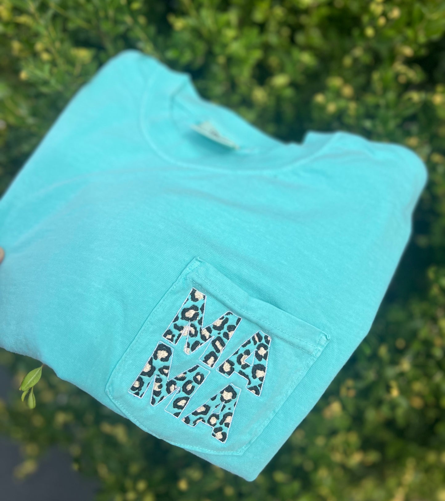 Embroidered mama pocket tee